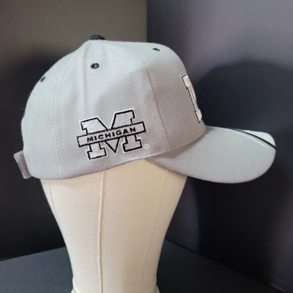 NWOT MICHIGAN WOLVERINES Baseball Hat/Cap. H060 - Picture 5 of 8